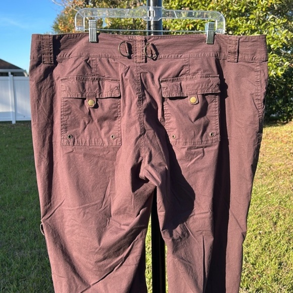 ~e Old Navy convertible pants into capris - Picture 7 of 15